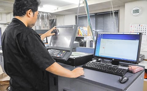日本の拠点で対応するサポートスタッフ